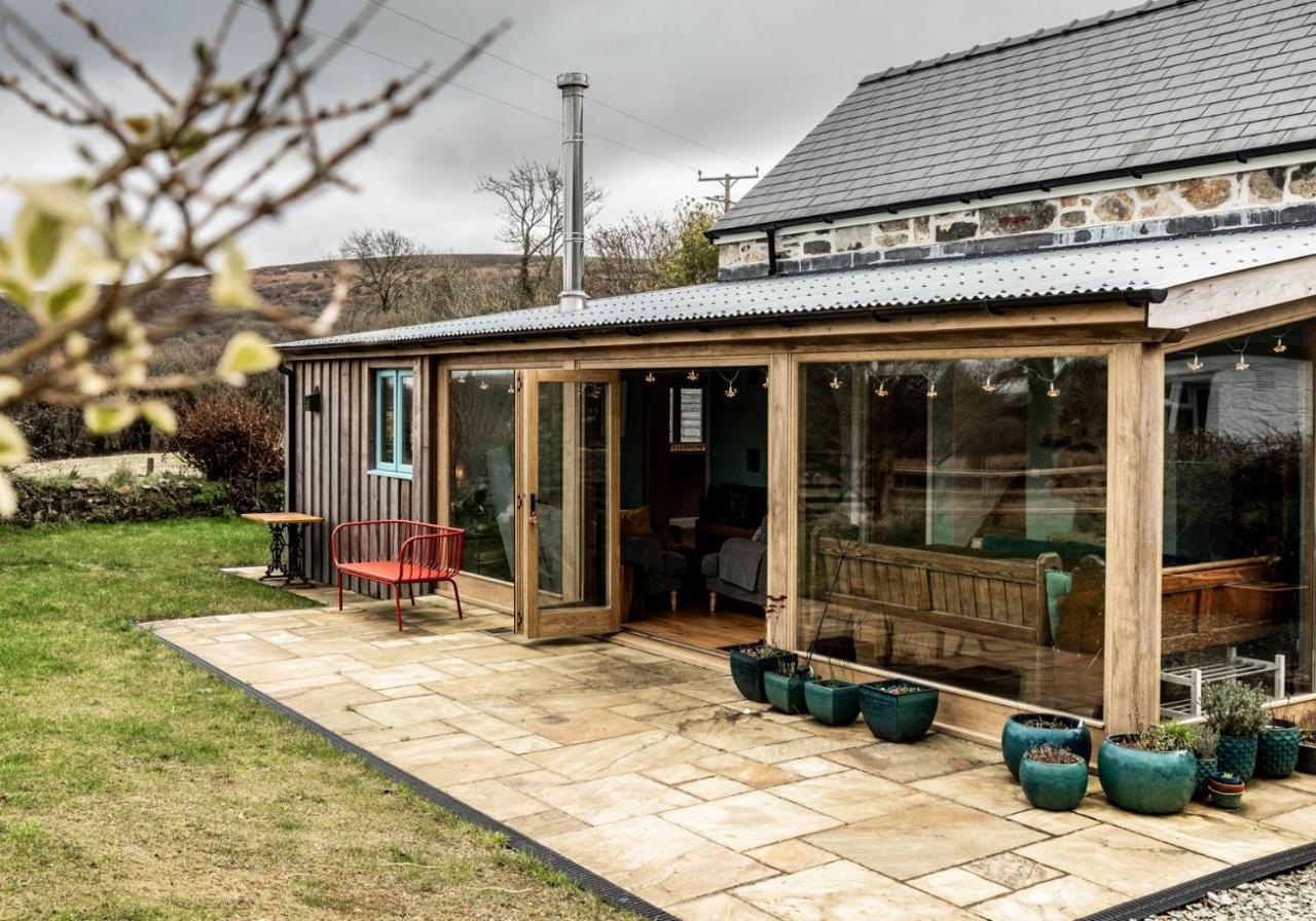 Penrhiw - A Country Cottage With Mountain Views Нюпорт Екстериор снимка