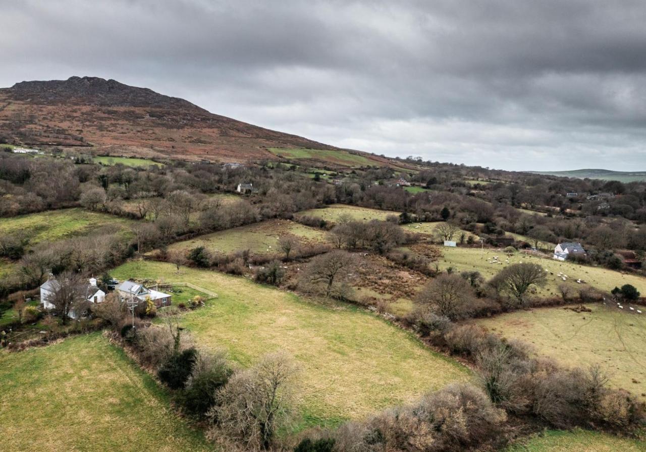 Penrhiw - A Country Cottage With Mountain Views Нюпорт Екстериор снимка