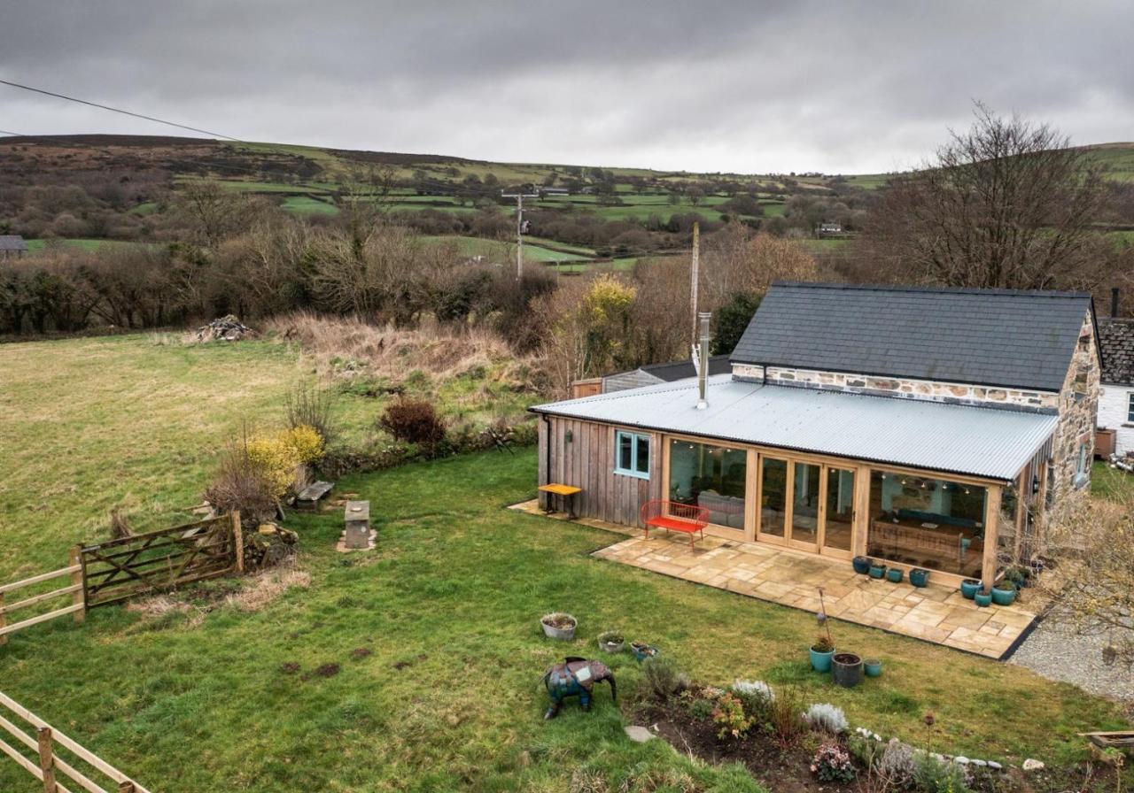 Penrhiw - A Country Cottage With Mountain Views Нюпорт Екстериор снимка